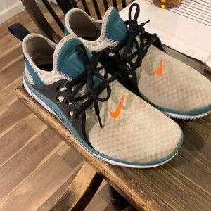 Nike Prestos - Size 10; Green, White, Cream